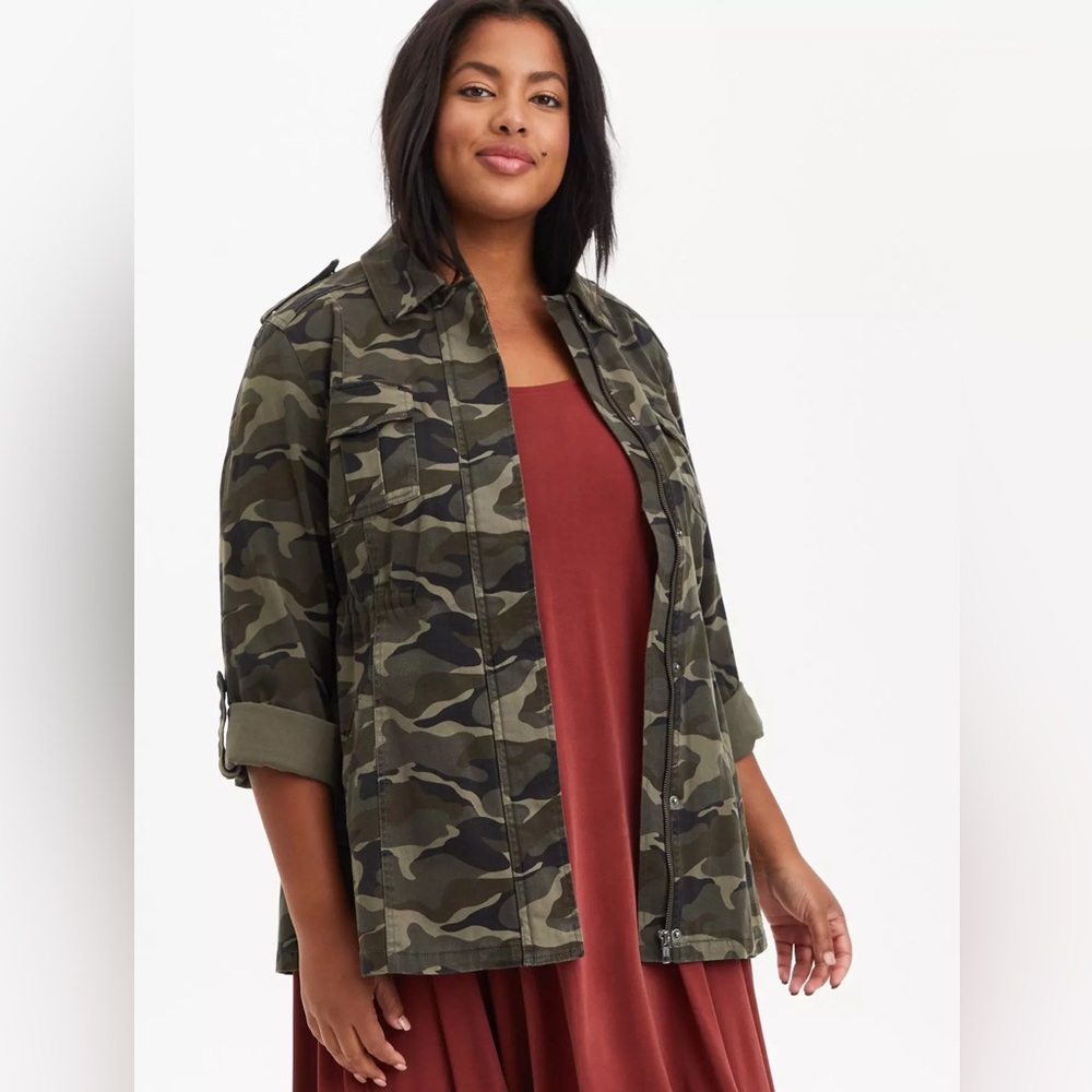 Torrid Camo Full Zip Cargo Anorak Jacket Size 2‎